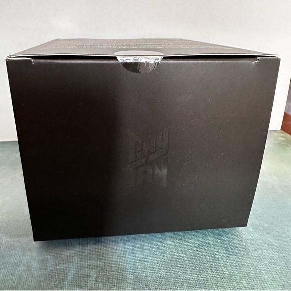 V Official BTS Tiny Tan Mic Drop Figure - Picture 5 of 5